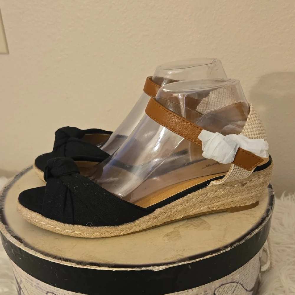 Comfortview Black and Brown Espadrilles with Jute Soles - Picture 1 of 10